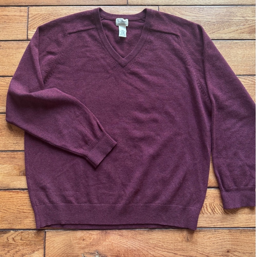 L.L. Bean V-Neck Sweater Men XL Burgundy 100% Lambswool Pullover Outerwear